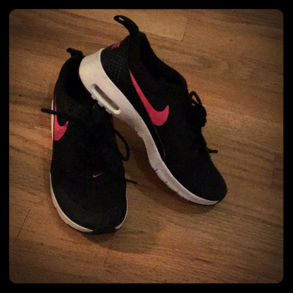 Nike tennis shoes